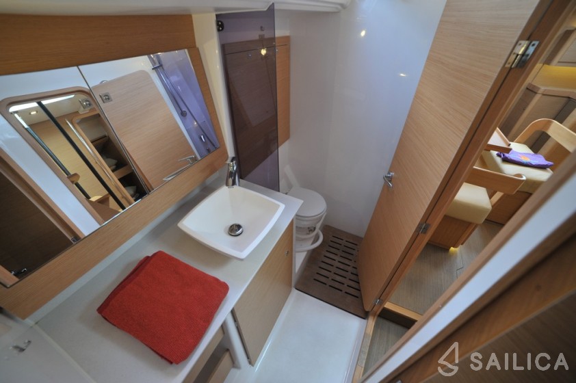 Dufour 520 GL - Yacht Charter Sailica