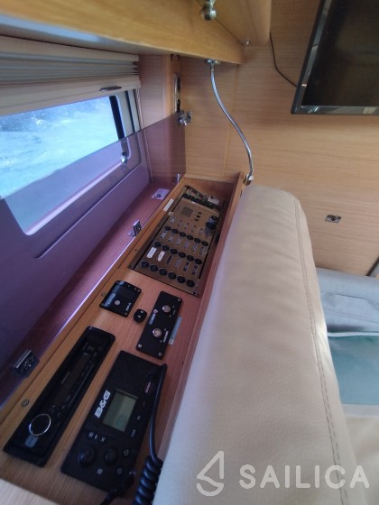 Dufour 520 GL - Yacht Charter Sailica