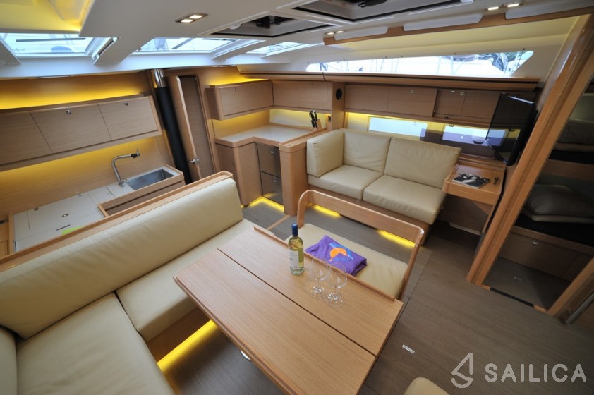 Dufour 520 GL - Yacht Charter Sailica