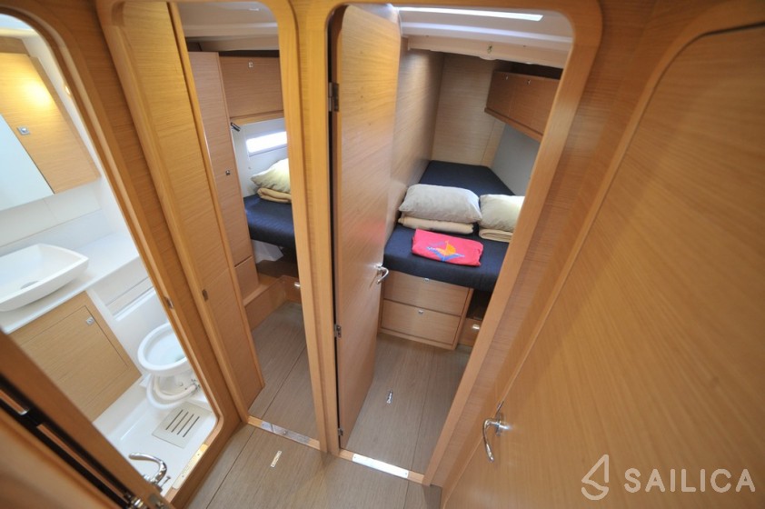 Dufour 520 GL - Yacht Charter Sailica