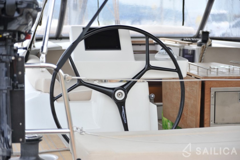 Dufour 520 GL - Yacht Charter Sailica