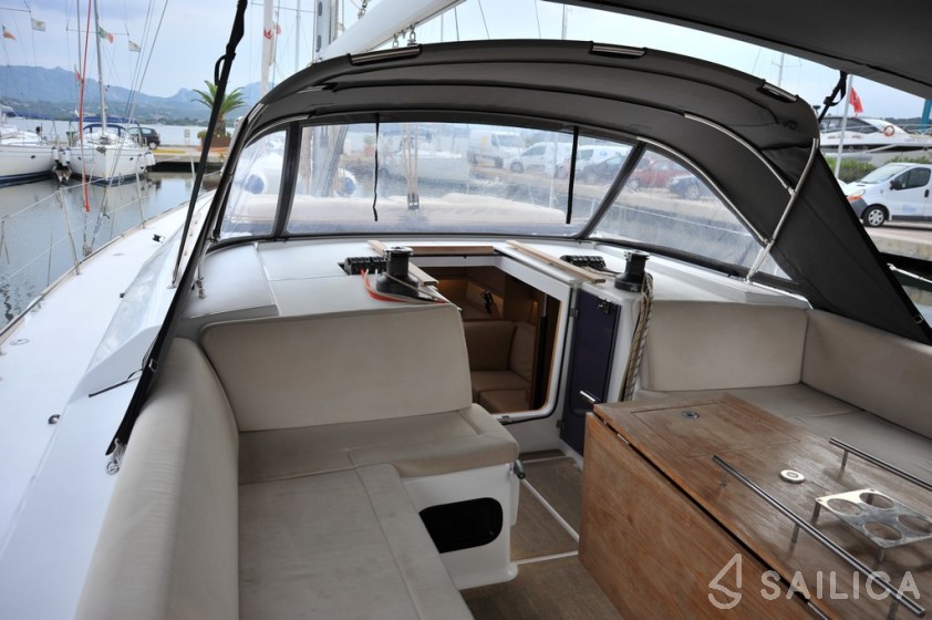 Dufour 520 GL - Yacht Charter Sailica