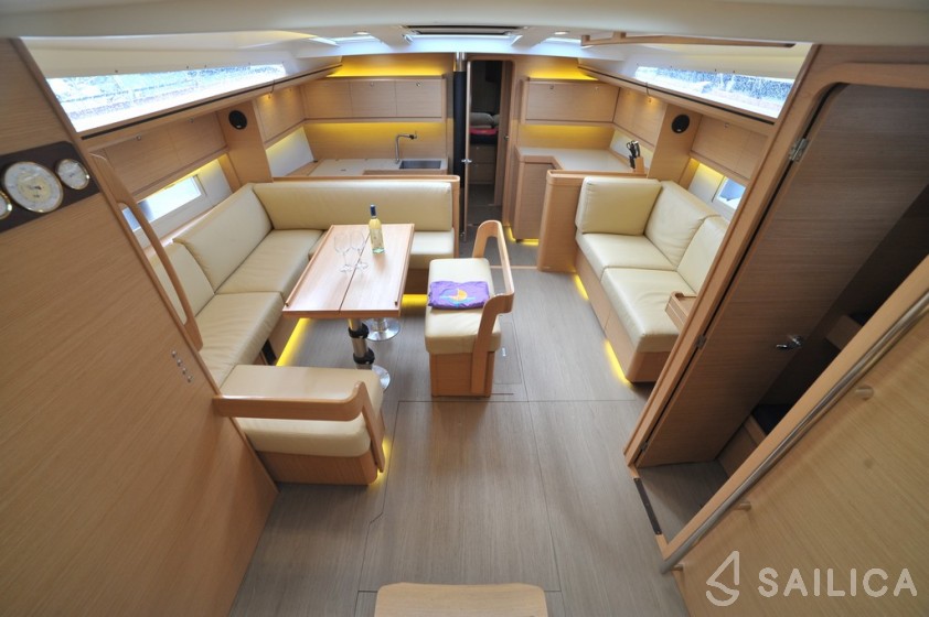Dufour 520 GL - Yacht Charter Sailica