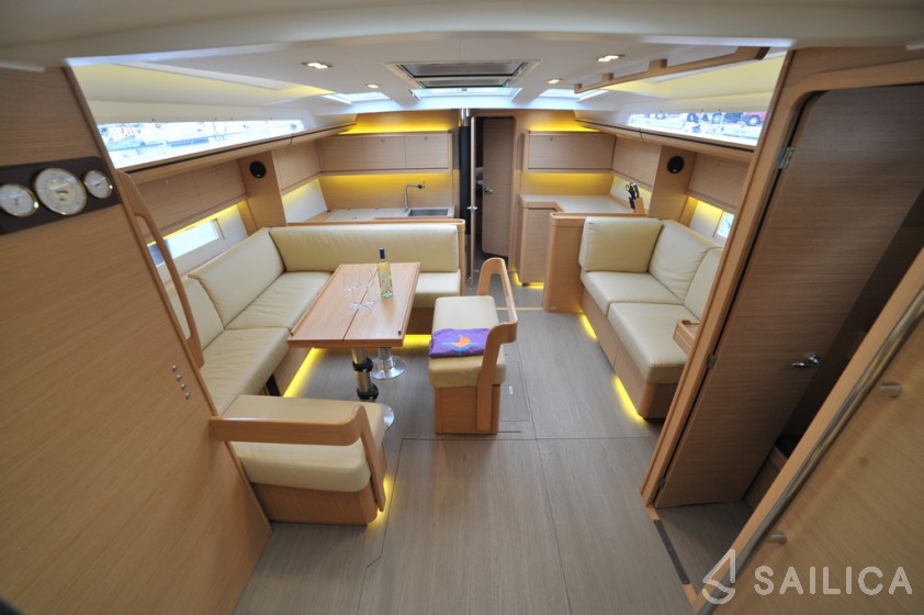 Dufour 520 GL - Yacht Charter Sailica
