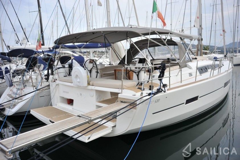 Dufour 520 GL - Yacht Charter Sailica