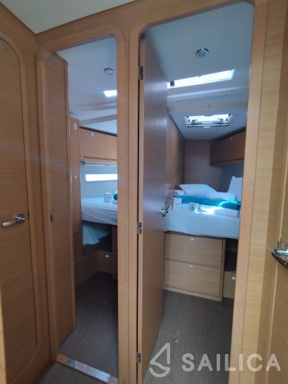 Dufour 520 GL - Yacht Charter Sailica