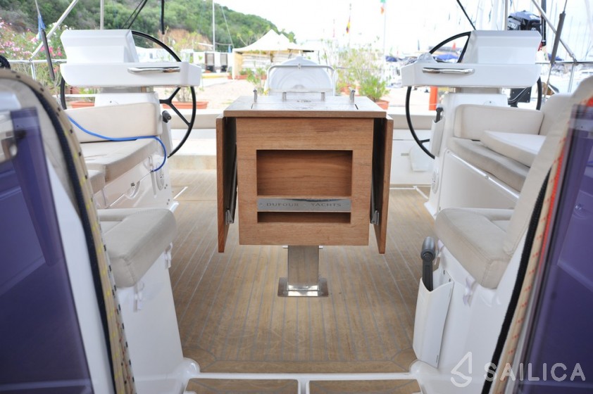 Dufour 520 GL - Yacht Charter Sailica