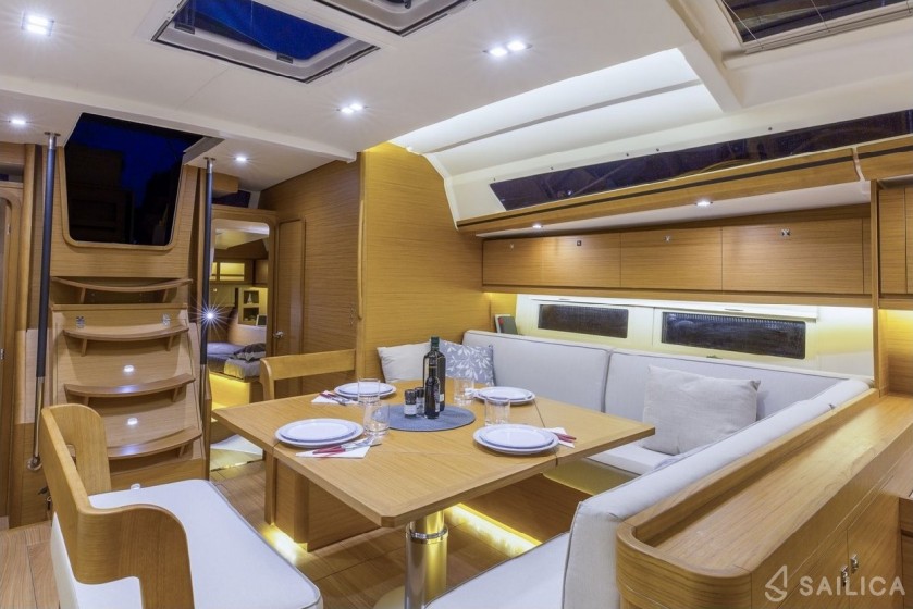 Dufour 520 GL - Yacht Charter Sailica