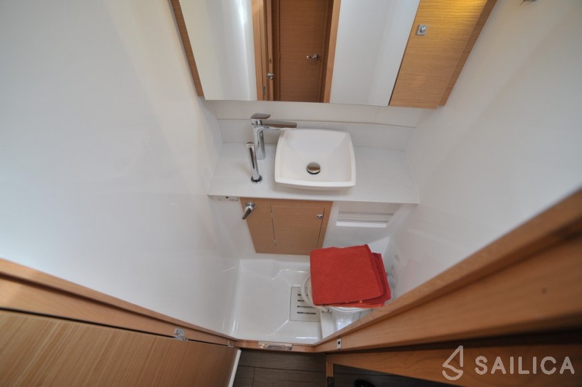 Dufour 520 GL - Yacht Charter Sailica