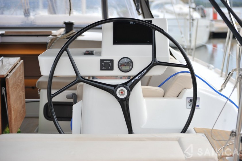 Dufour 520 GL - Yacht Charter Sailica