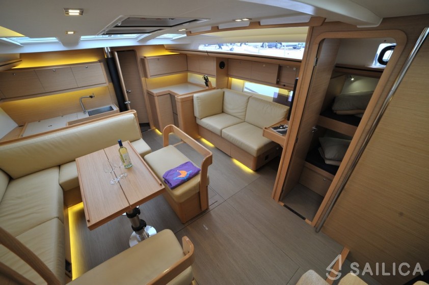 Dufour 520 GL - Yacht Charter Sailica