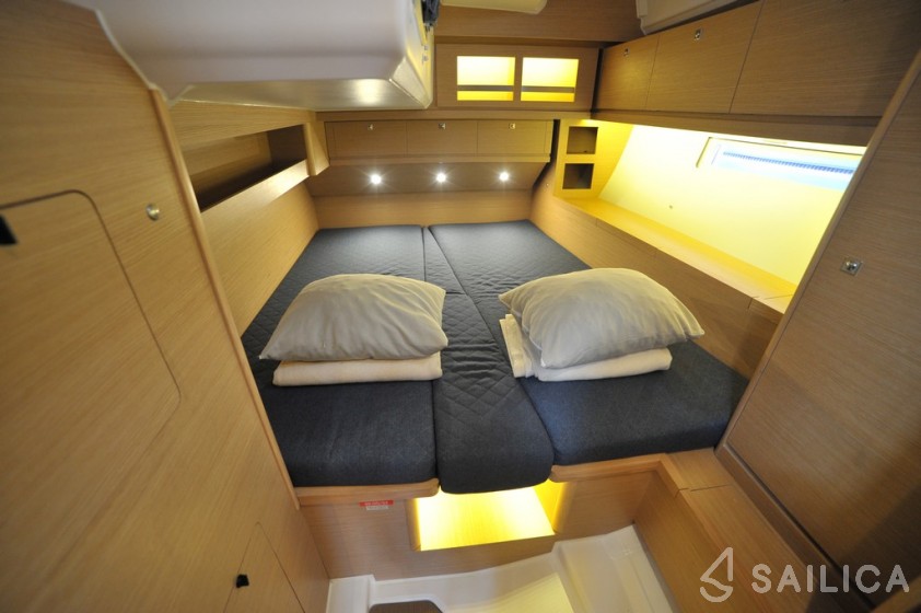 Dufour 520 GL - Yacht Charter Sailica