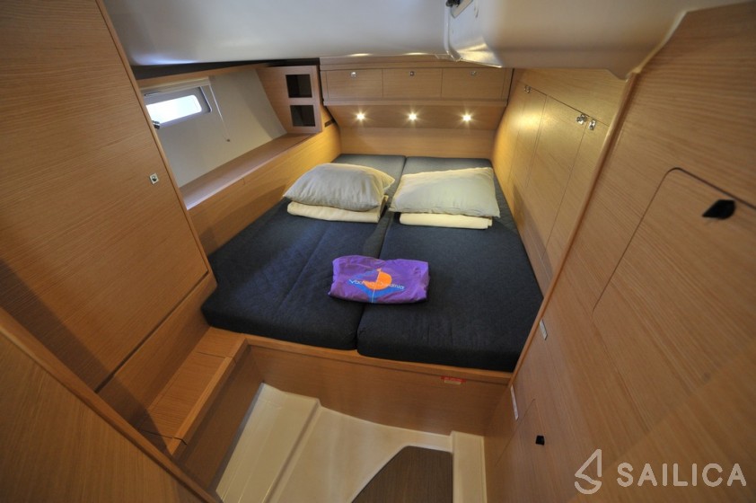 Dufour 520 GL - Yacht Charter Sailica