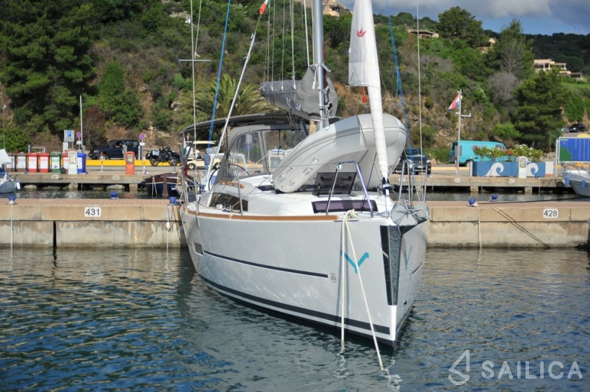 Dufour 360 GL - Yacht Charter Sailica