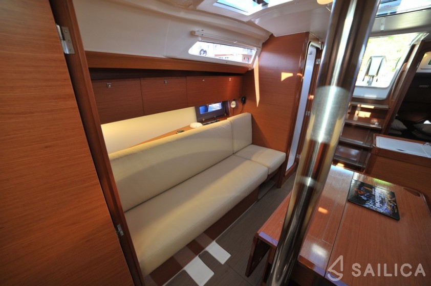 Dufour 360 GL - Yacht Charter Sailica