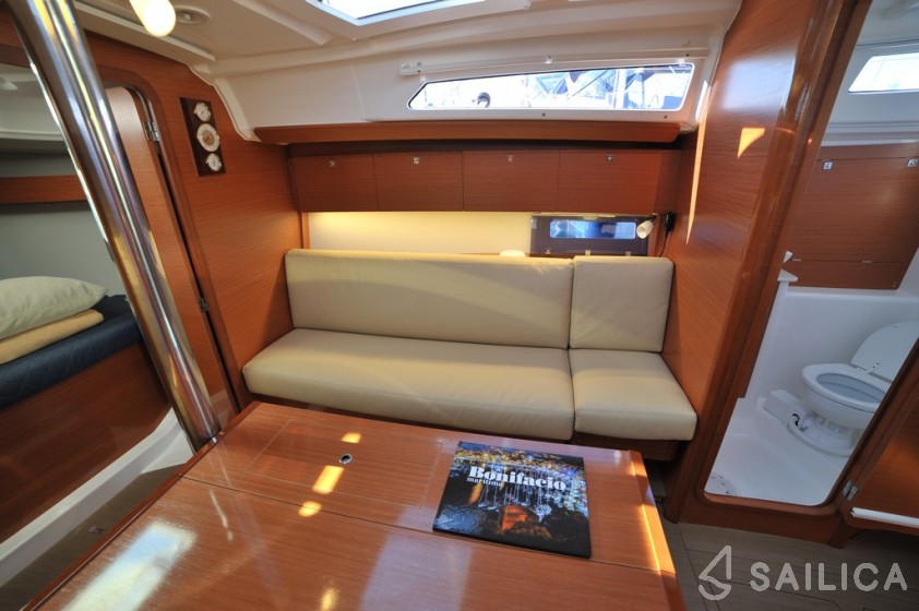 Dufour 360 GL - Yacht Charter Sailica