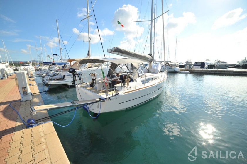 Dufour 360 GL - Yacht Charter Sailica