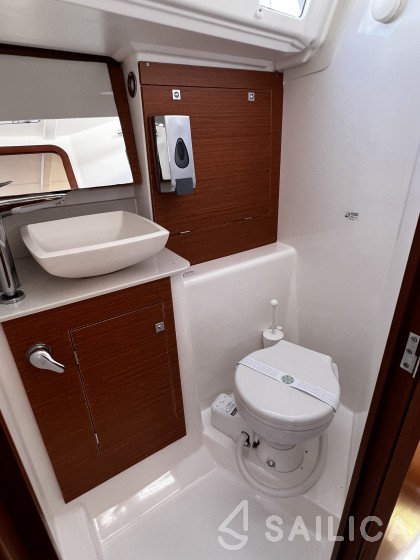 Dufour 360 GL - Yacht Charter Sailica