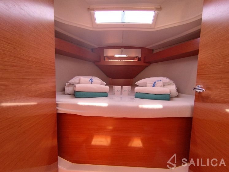 Dufour 360 GL - Yacht Charter Sailica