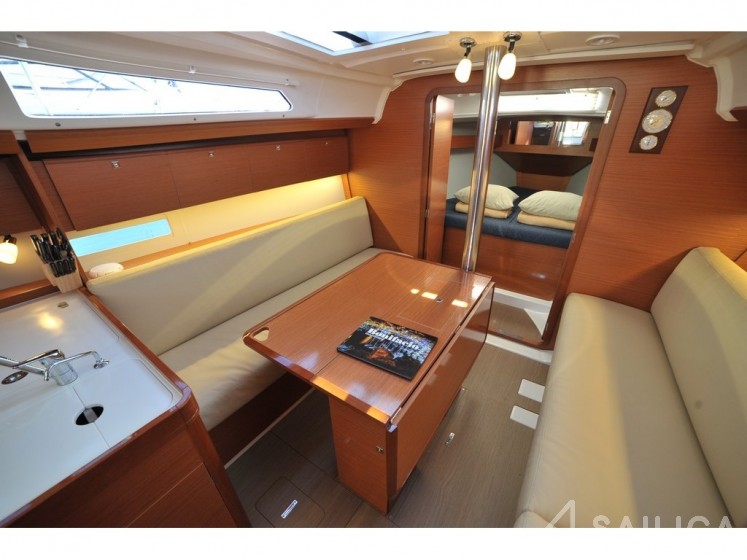 Dufour 360 GL - Yacht Charter Sailica