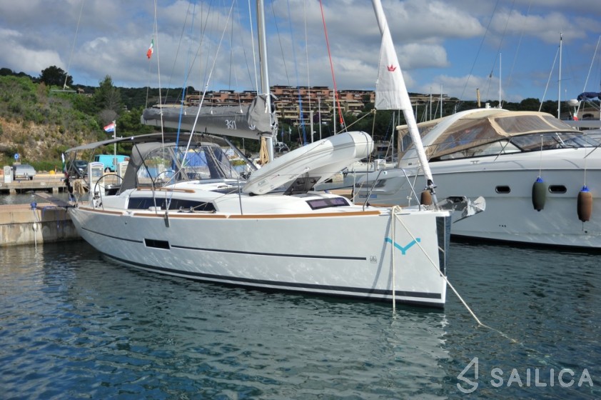 Dufour 360 GL - Yacht Charter Sailica