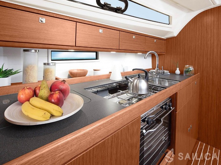 Bavaria 41 Cruiser - Yacht Charter Sailica