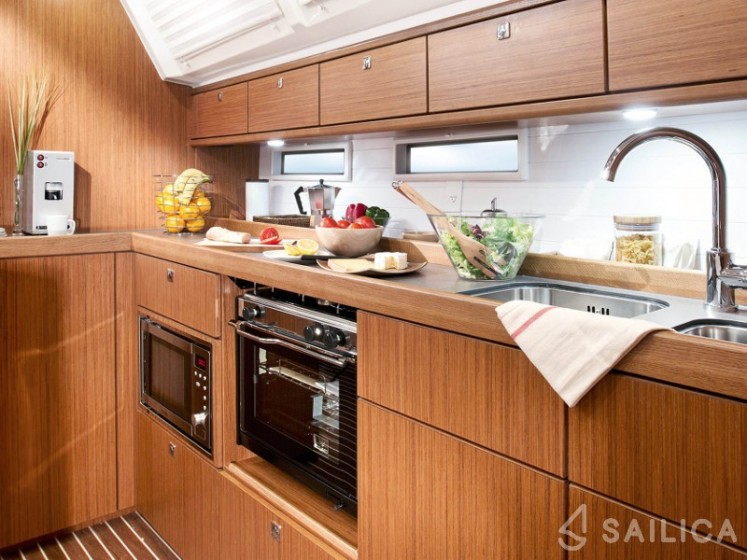 Bavaria 46 Cruiser - Yacht Charter Sailica