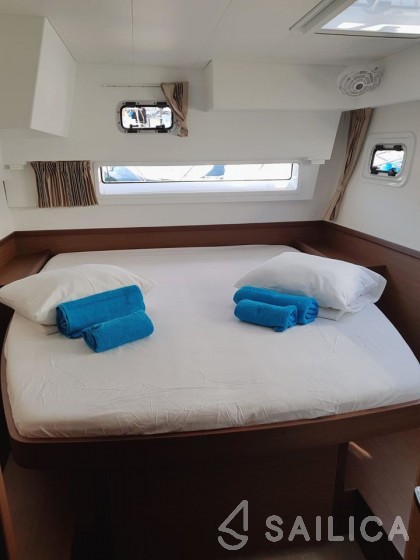 Lagoon 42 - Yacht Charter Sailica
