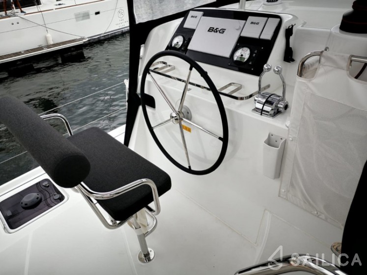 Lagoon 42 - Yacht Charter Sailica