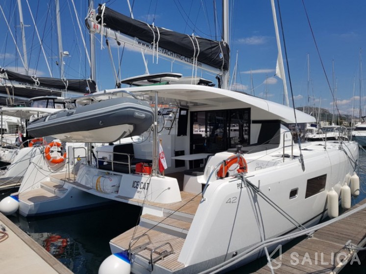 Lagoon 42 - Yacht Charter Sailica