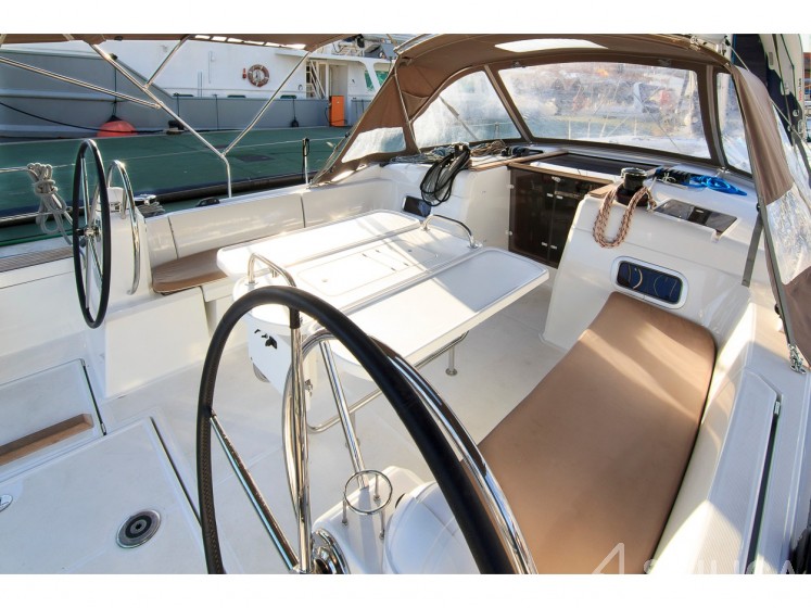 Sun Odyssey 519 - Yacht Charter Sailica