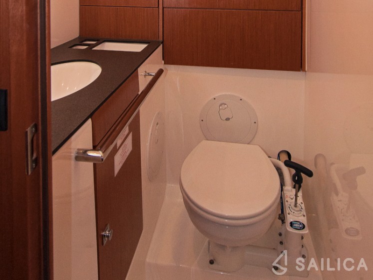Bavaria 46 Cruiser - Yacht Charter Sailica