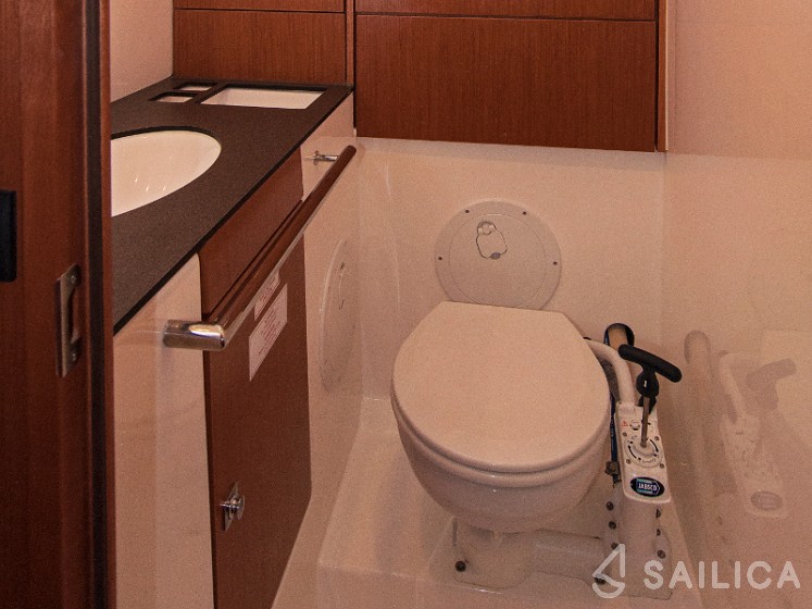 Bavaria 46 Cruiser - Yacht Charter Sailica