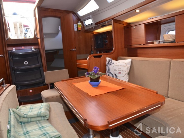 Delphia 40 - Yacht Charter Sailica