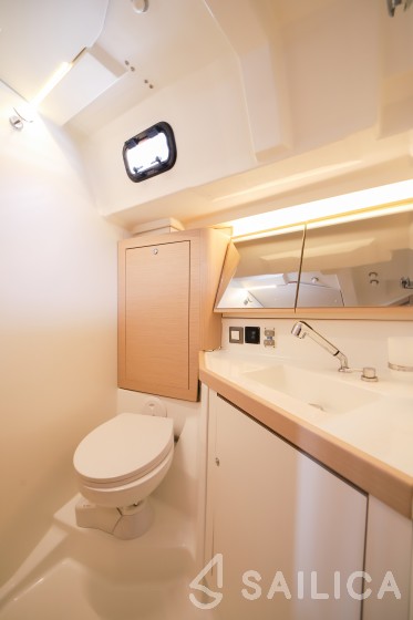 Oceanis 46.1 - Yacht Charter Sailica