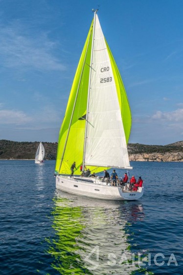X 4-3 - Yacht Charter Sailica