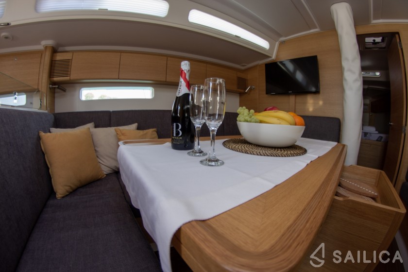 X 4-3 - Yacht Charter Sailica