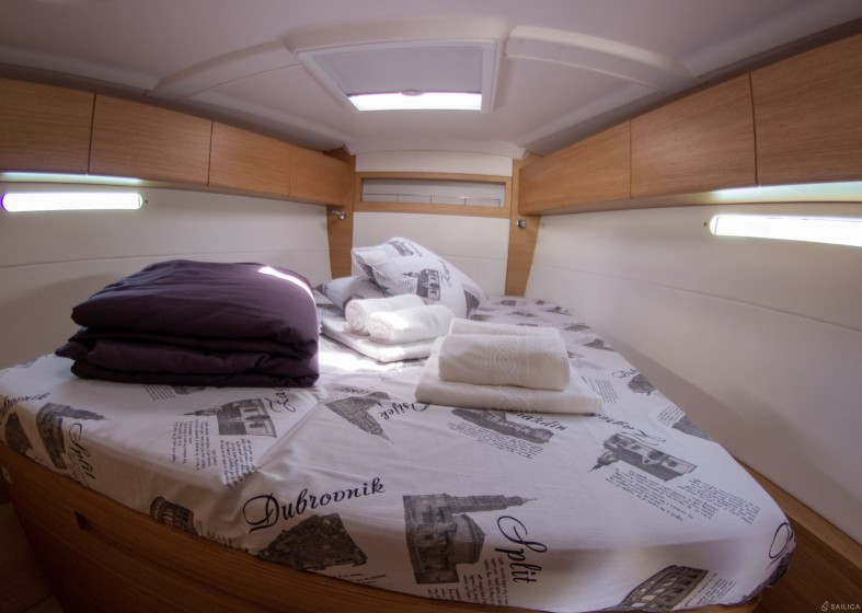 X 4-3 - Yacht Charter Sailica
