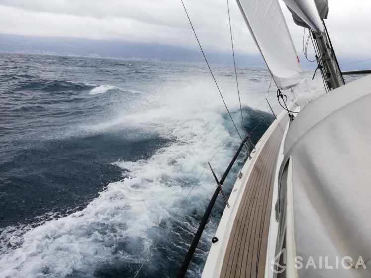 X 4-3 - Yacht Charter Sailica