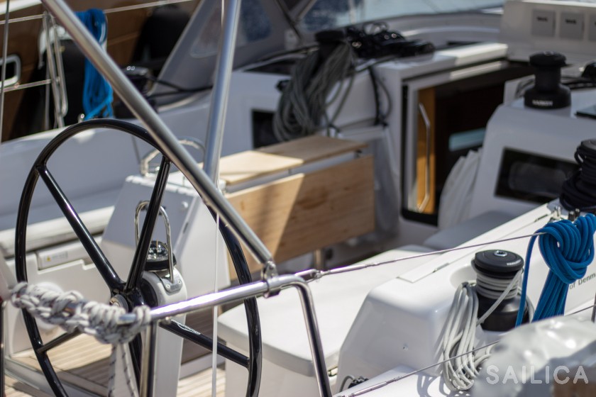 X 4-3 - Yacht Charter Sailica