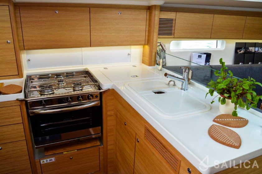 X 4-3 - Yacht Charter Sailica