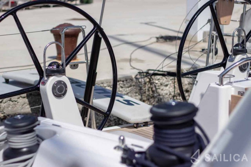 X 4-3 - Yacht Charter Sailica