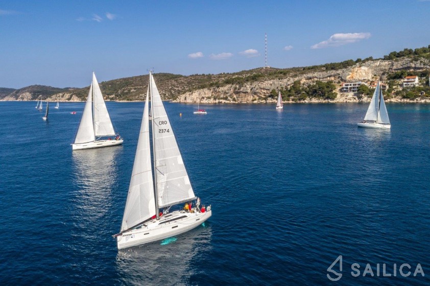X 4-3 - Yacht Charter Sailica