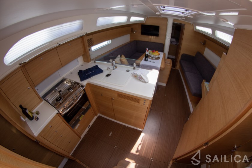 X 4-3 - Yacht Charter Sailica