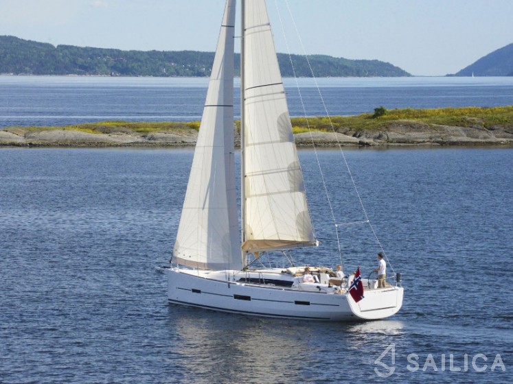 Dufour 412 GL - Yacht Charter Sailica