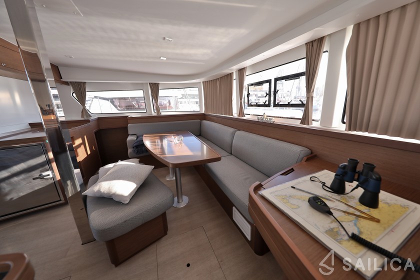 Lagoon 42 - Yacht Charter Sailica