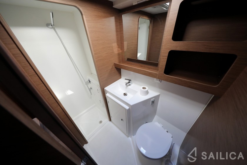 Lagoon 42 - Yacht Charter Sailica