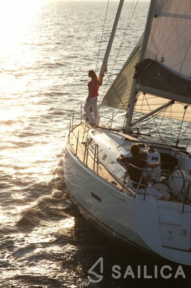 Sun Odyssey 419 - Yacht Charter Sailica