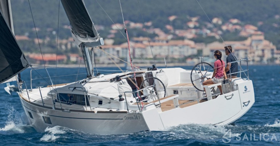 Oceanis 38.1 - Yacht Charter Sailica
