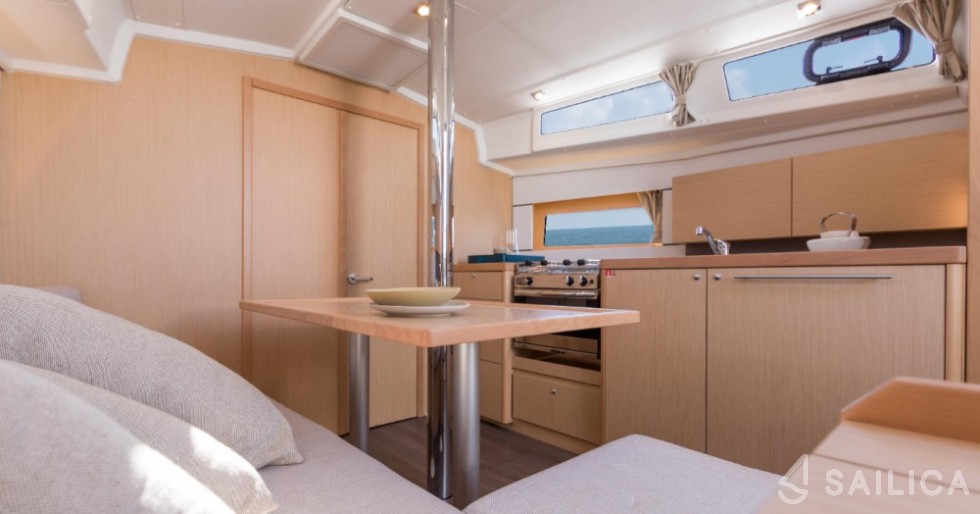 Oceanis 38.1 - Yacht Charter Sailica